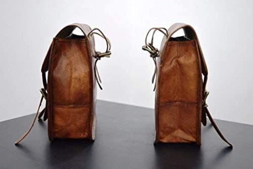 Alforjas de cuero de silla de montar marrones para bicicletas.