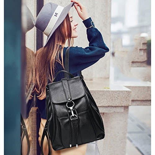 Mochila de cuero negro para mujeres con un estilo elegante