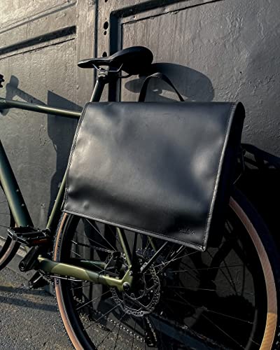 Bolso mensajero de cuero negro Gusti  ideal para el ciclismo con su sistema de cierre